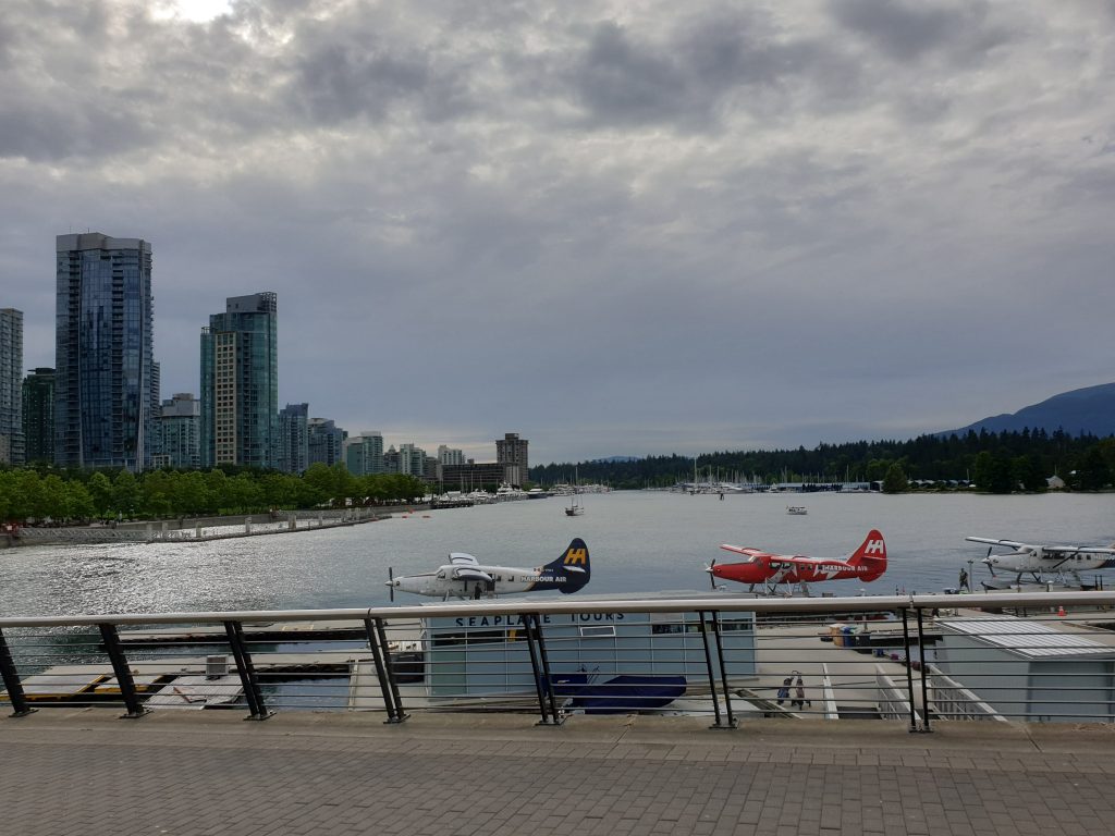  Canada Place; cruiseschepen & watervliegtuigen